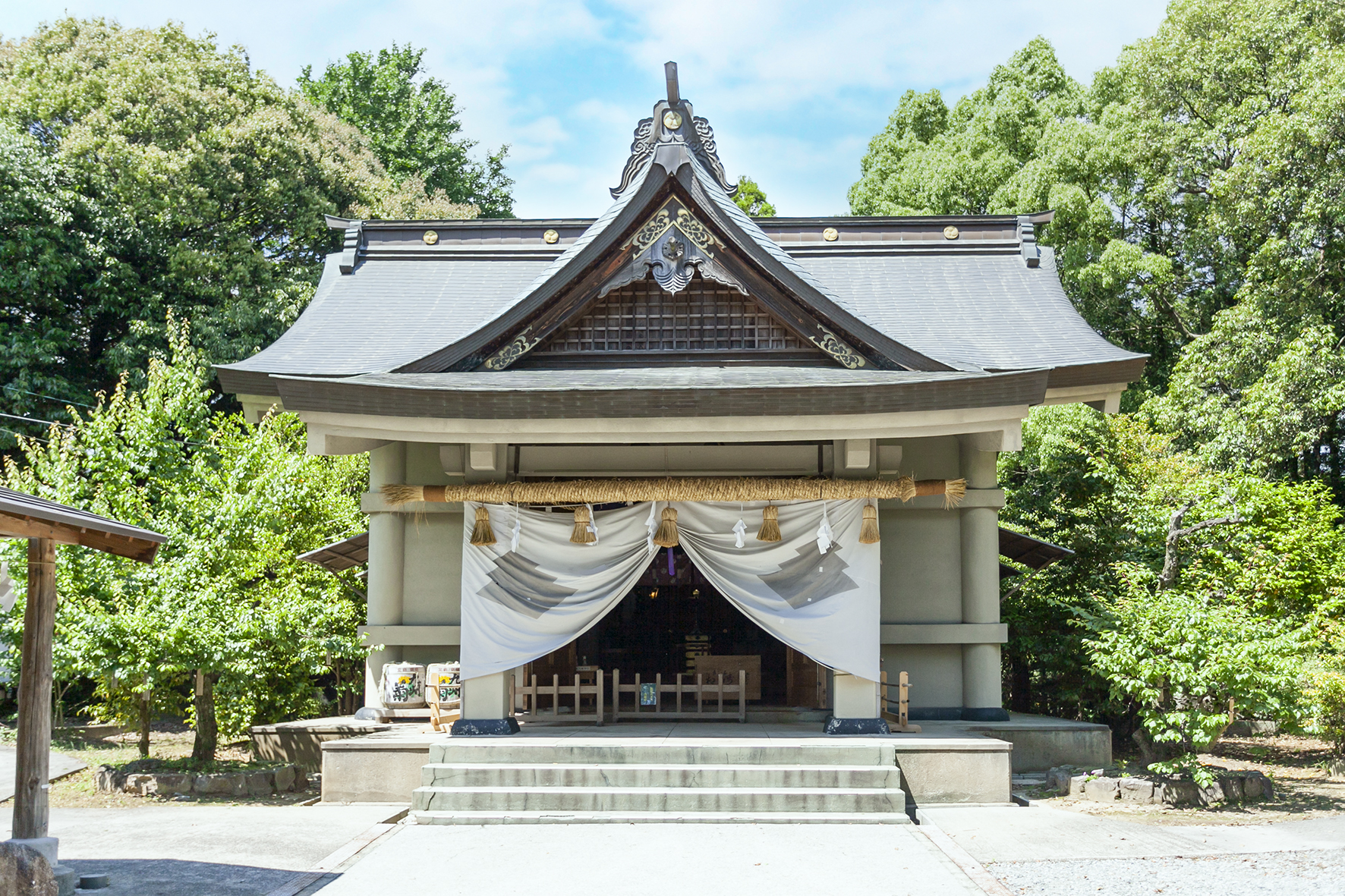 鶴岡⼋幡神社